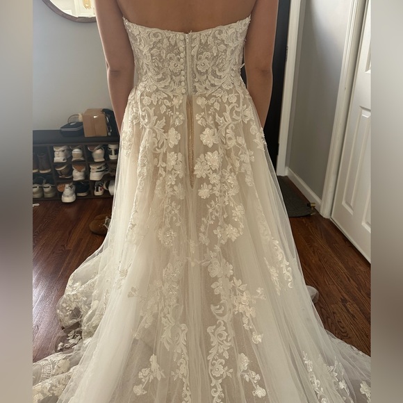 Martina Liana Wedding Dress 1228 - Picture 7 of 17